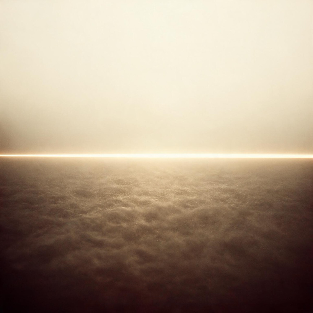 A wide, even horizon of pale light