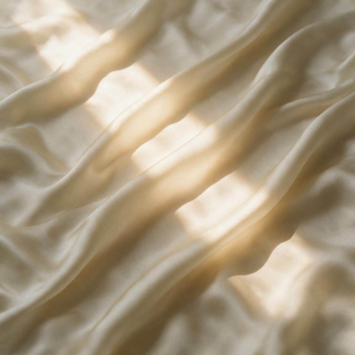 Soft folded light rolling in slow waves